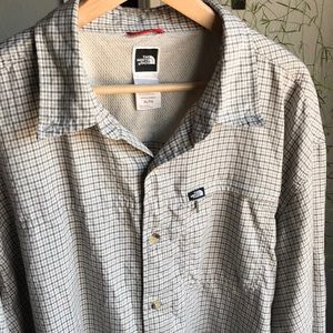 The North Face Men’s Long-Sleeve Shirt